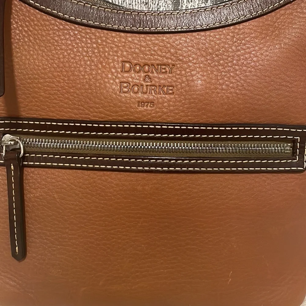 DOONEY & BOURKE 1975 Vintage Pebble Grain Hobo Bag